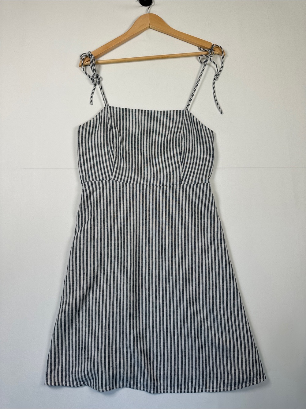 Old Navy Linen Blend Blue Stripe Mini Dress Tie Strap Sundress Size M Coastal - Picture 1 of 7